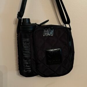 Steve Madden Black crossbody with water bottle